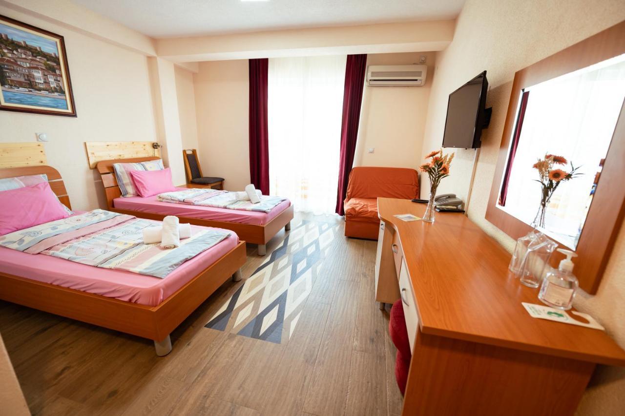 Hotel Holiday-M Ohrid Kültér fotó